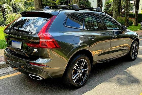 VOLVO XC60 2.0 T8 HYBRID MOMENTUM AWD GEARTRONIC